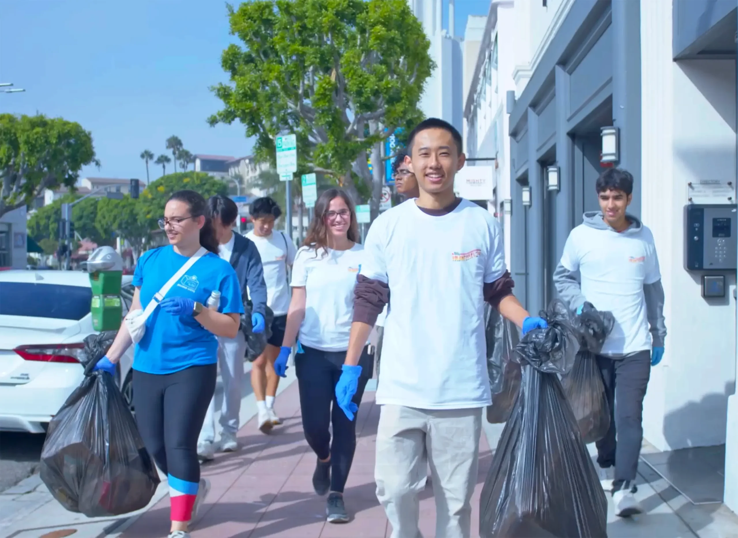 Annual UCLA Volunteer Day brings thousands together to serve, build community